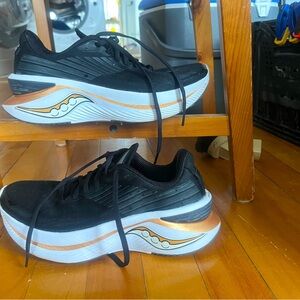 Women’s Saucony Endorphin Shift 3 - S10813-10 - Size 9